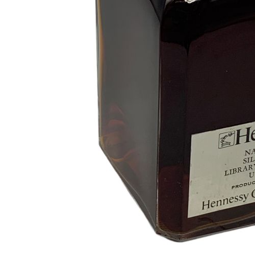 ヘネシー (Hennessy) コニャック ※保管ヨゴレ有 LIBRARY DECANTER 700ml グラス付 ナポレオン 未開封