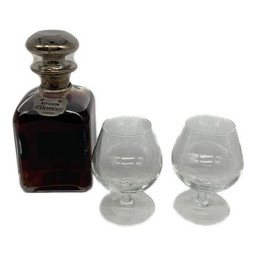 ヘネシー (Hennessy) コニャック ※保管ヨゴレ有 LIBRARY DECANTER 700ml グラス付 ナポレオン 未開封