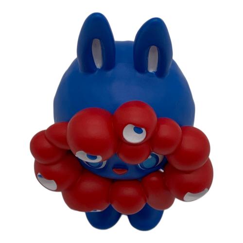 ミャクミャクになりきったラブブ