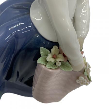 LLADRO (リヤドロ) フィギュリン きれいな花ばかり 5222｜トレファクONLINE