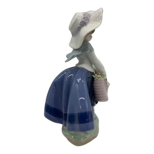LLADRO (リヤドロ) フィギュリン きれいな花ばかり 5222