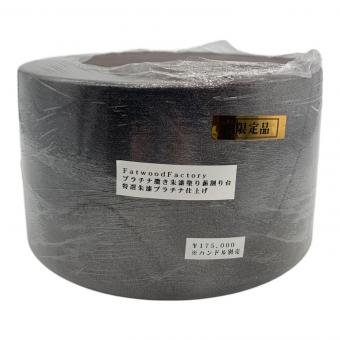 Fatwood Factory (ファットウッド ファクトリー) プラチナ撒き朱漆塗り薪割り台