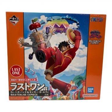 ONE PIECE (ワンピース) フィギュア 【未開封品】A賞 ルフィ＆シャンクスフィギュア 一番くじ メモリーズ｜トレファクONLINE