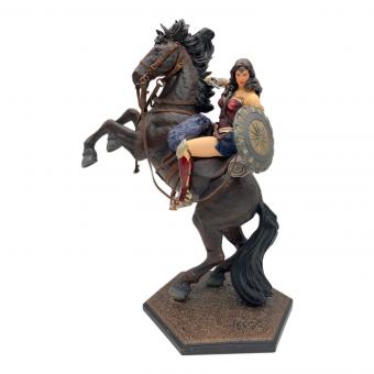 ワンダーウーマンDX 1/10 フィギュア 箱無 右後ろ脚補修跡有