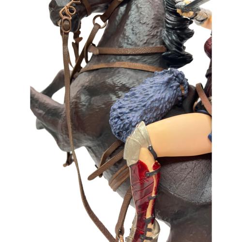 ワンダーウーマンDX 1/10 フィギュア 箱無 右後ろ脚補修跡有