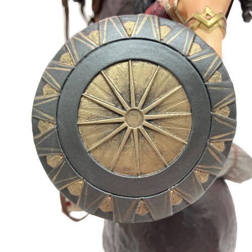 ワンダーウーマンDX 1/10 フィギュア 箱無 右後ろ脚補修跡有