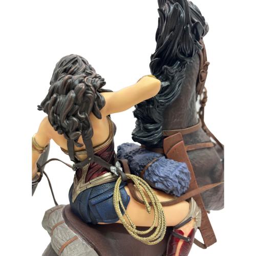 ワンダーウーマンDX 1/10 フィギュア 箱無 右後ろ脚補修跡有