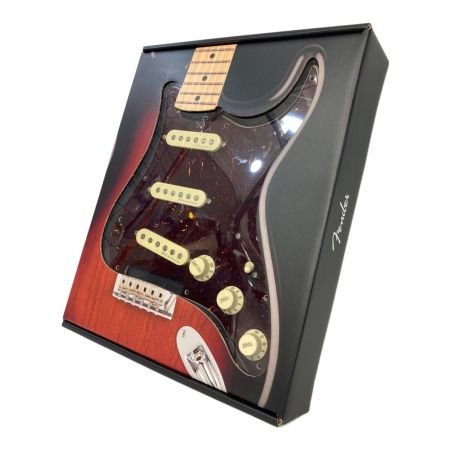 FENDER (フェンダー) ピックアップ SSS noiselessPre-Wired Strat Pickguard｜トレファクONLINE