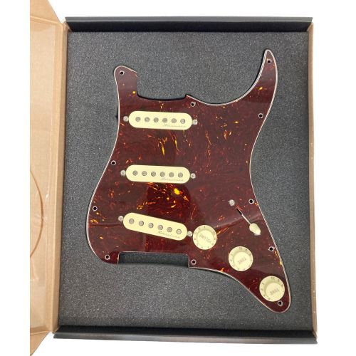 FENDER (フェンダー) ピックアップ SSS noiselessPre-Wired Strat Pickguard