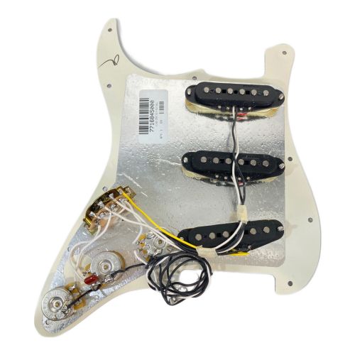 FENDER (フェンダー) ピックアップ SSS noiselessPre-Wired Strat Pickguard