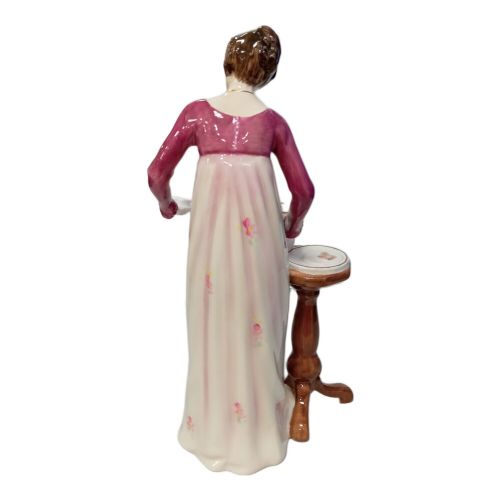 ROYAL DOULTON (ロイヤルドルトン) 置物 Elizabeth Bennet