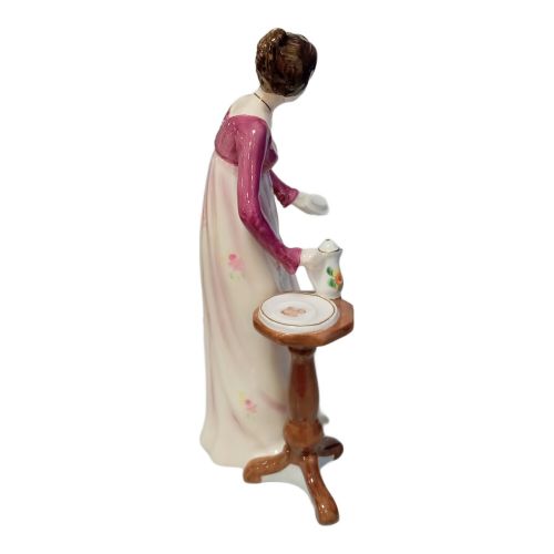 ROYAL DOULTON (ロイヤルドルトン) 置物 Elizabeth Bennet