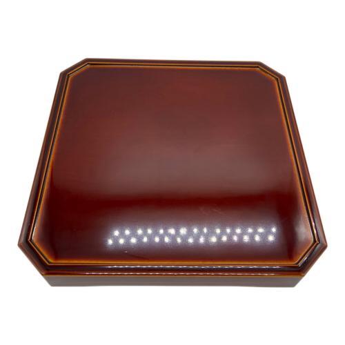 飛騨春慶塗 (ヒダシュンケイヌリ) 漆器 台付隅切三段重