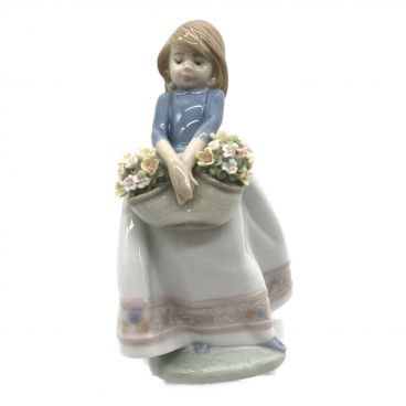 LLADRO (リヤドロ) フィギュリン 5450 / マーガレットの花占い｜トレファクONLINE