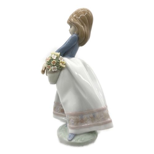 LLADRO (リヤドロ) 五月の花　フィギュリン