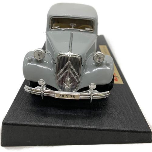 ミニカー Maisto CITROEN 15CV 6 Cyl (1952) 1/18 Maisto (マイスト) モデルカー Citroren 15CV 6Cyl 1/18｜トレファクONLINE