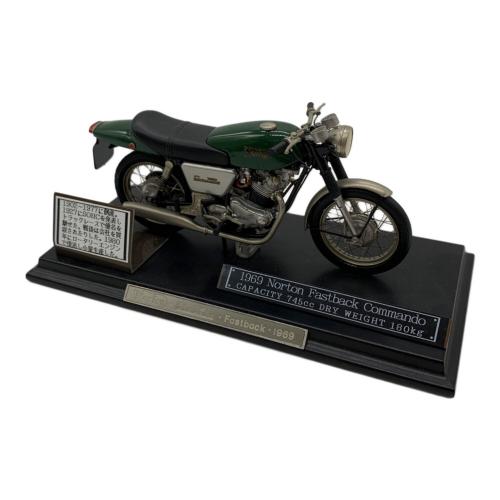 モデルバイク 1969 Norton Fastback Commando 750