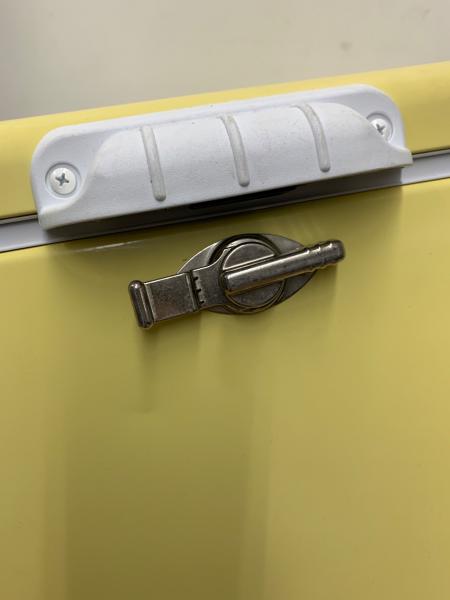 Coleman (コールマン) クーラーボックス イエロー 54QT スチールベルト