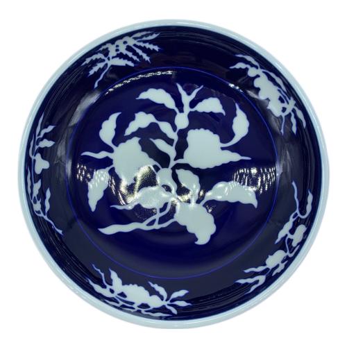 深川製磁 (フカガワセイジ) 盛鉢 草花折枝白抜紋