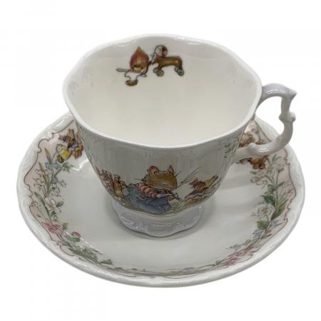 ROYAL DOULTON (ロイヤルドルトン) カップ&ソーサー THE BIRRTHDAY