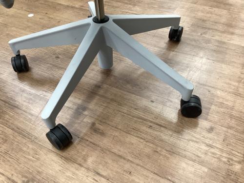 Herman Miller (ハーマンミラー) チェア ミラ2 グリーン×ホワイト