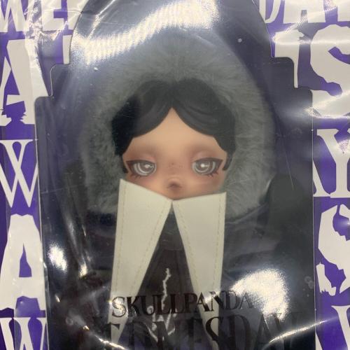 POP MART (ポップマート) SKULLPANDA×Wednesday ヌイグルミ ネヴァーモア学園制服バージョン