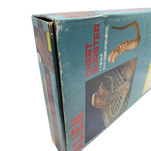 ツクダホビー CHEST BURSTER 1/1スケール フィギュア