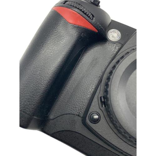 Nikon (ニコン) 一眼レフカメラ D70