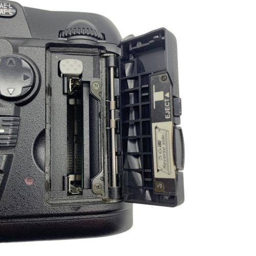 Nikon (ニコン) 一眼レフカメラ D70