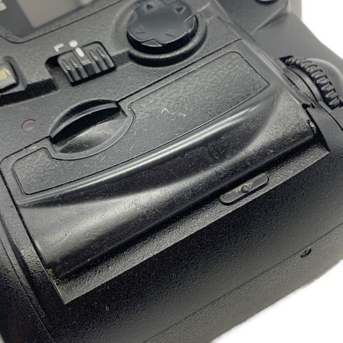 Nikon (ニコン) 一眼レフカメラ D70
