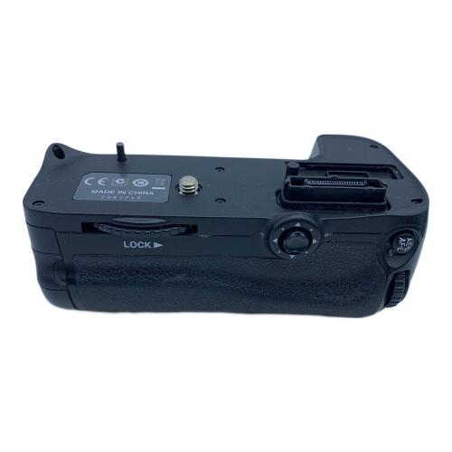 Nikon (ニコン) デジタル一眼レフカメラ D7000 マルチパワーバッテリーパック(MB-D11)