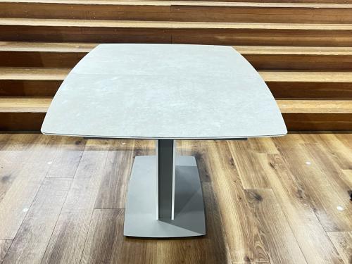 BoConcept (ボーコンセプト) ダイニングテーブル ライトグレー