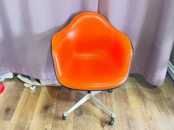 Herman Miller (ハーマンミラー) アームシェルチェア オレンジ ヴィンテージ 1979年製造 86 キャスター付
