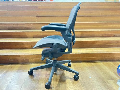 Herman Miller (ハーマンミラー) アーロンチェア ブラック 54 リマスタード グラファイトベース