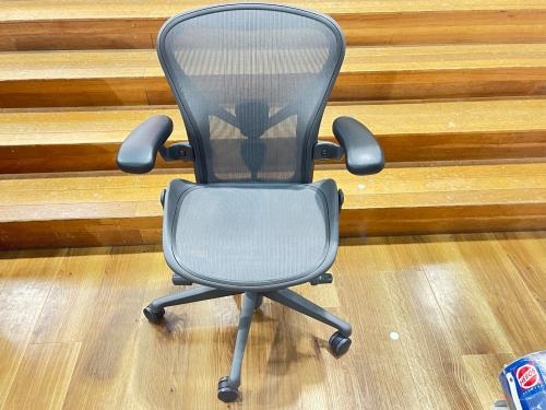 Herman Miller (ハーマンミラー) アーロンチェア ブラック 54 リマスタード グラファイトベース