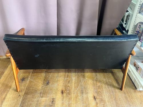 カリモク60 (カリモクロクジュウ) 2人掛けソファー ブラウン×ブラック