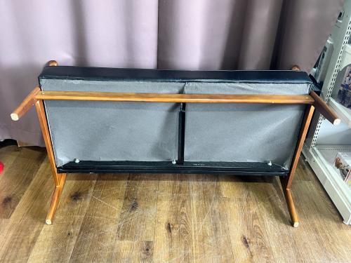 カリモク60 (カリモクロクジュウ) 2人掛けソファー ブラウン×ブラック