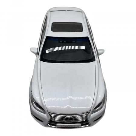 AUTOart 1/18 レクサス LS600hL ホワイトパール ミニカー 1/18 レクサス LS600hL(ホワイトパールクリスタルシャイン/ブラック