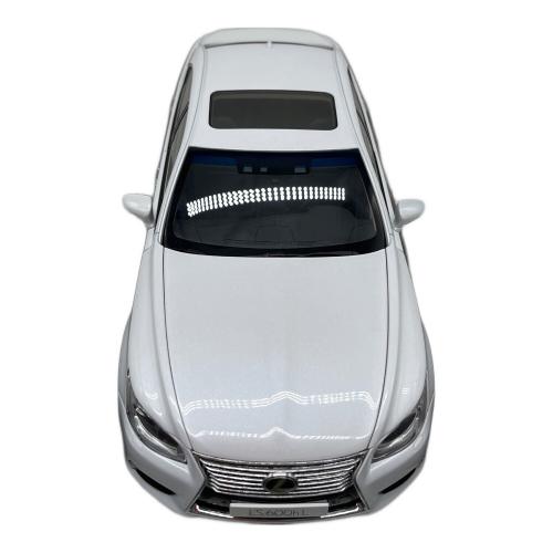 1/18 レクサス LS600hL(ホワイトパールクリスタルシャイン/ブラック) 「シグネチャーシリーズ」 ミニカー