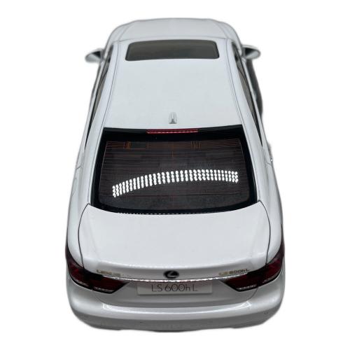 1/18 レクサス LS600hL(ホワイトパールクリスタルシャイン/ブラック) 「シグネチャーシリーズ」 ミニカー