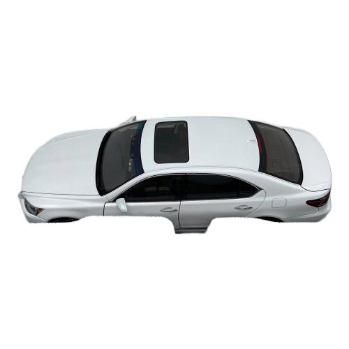 1/18 レクサス LS600hL(ホワイトパールクリスタルシャイン/ブラック) 「シグネチャーシリーズ」 ミニカー