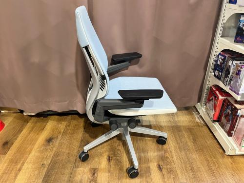 Steelcase (スチールケース) ワークチェアー ブルー