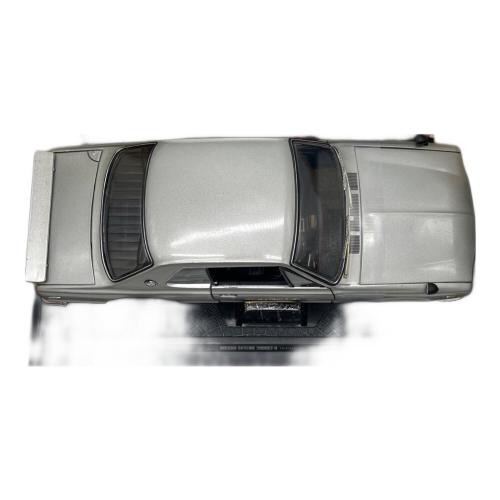 京商 (キョウショウ) 1/18 die-cast car series 日産スカイライン 2000GT-R モデルカー