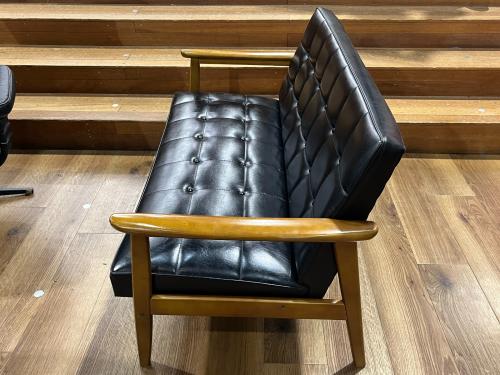 カリモク60 (カリモクロクマル) 2人掛けソファー ブラック Kチェア