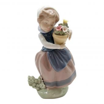 LLADRO (リヤドロ) フィギュリン 「春がきた」 5223