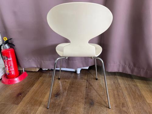 Fritz Hansen (フリッツハンセン) イス ベージュ アリンコチェア　Fritz Hansen  アイボリー アリンコチェア Arne Jacobsen