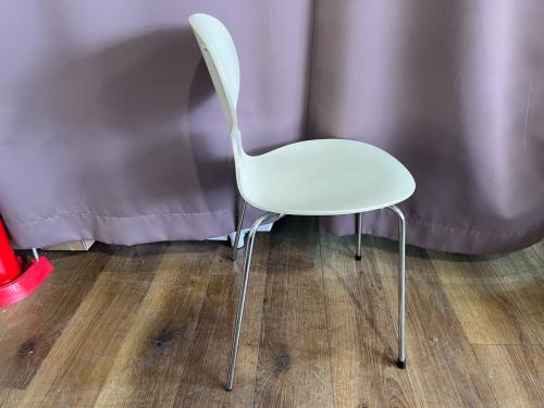 Fritz Hansen (フリッツハンセン) イス ベージュ アリンコチェア　Fritz Hansen  アイボリー アリンコチェア Arne Jacobsen
