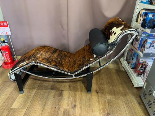 チェア LC4 リプロダクト @ ホワイト×ブラウン シェーズロング　LE CORBUSIER