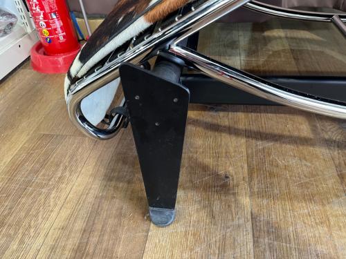 チェア LC4 リプロダクト @ ホワイト×ブラウン シェーズロング　LE CORBUSIER