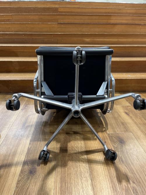 Herman Miller (ハーマンミラー) オフィスチェア JOIFA339 @ ブラック EAMES SOFT PAD EXECUTIVE CHAIR